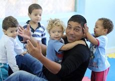 Giovane Elber with needy children